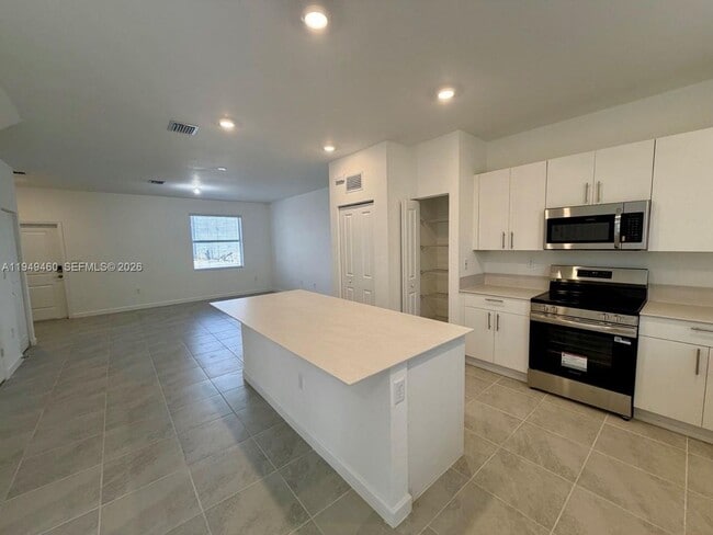 254 10th Ct in Florida City, FL - Building Photo - Building Photo