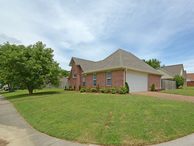 5510 April Forest Dr in Memphis, TN - Building Photo - Building Photo