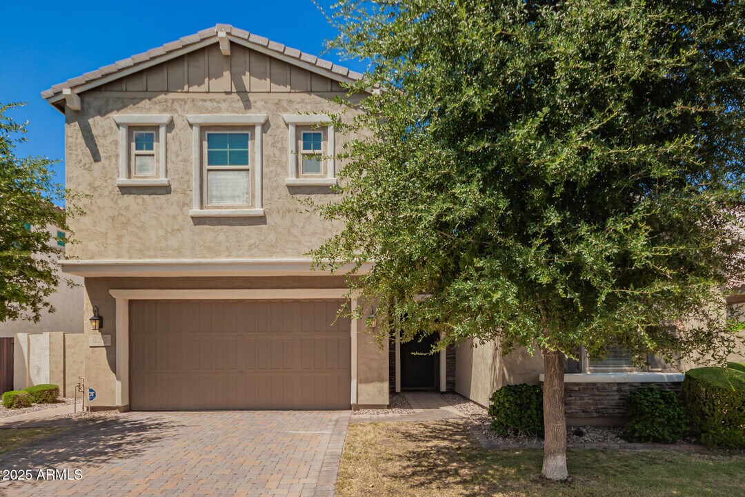 922 W Yellowstone Way in Chandler, AZ - Building Photo