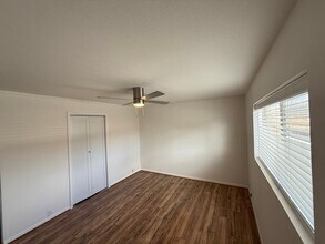 2121 Fountain View Dr in Houston, TX - Building Photo - Building Photo