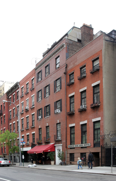 21 E 9th St in New York, NY - Building Photo