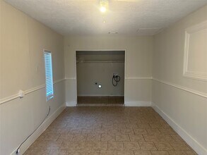 9301 Chesterfield Dr in Houston, TX - Building Photo - Building Photo