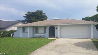 906 SE 19th Ln in Cape Coral, FL - Building Photo