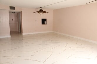 4821 NW 22nd Ct, Unit 100 in Lauderhill, FL - Building Photo - Building Photo