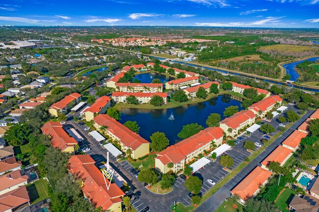 8271 Key Royal Cir, Unit 924 in Naples, FL - Foto de edificio - Building Photo