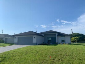 606 NE 16th Terrace in Cape Coral, FL - Building Photo