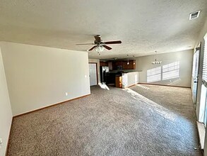 1750 N 177th Plaza in Omaha, NE - Foto de edificio - Building Photo