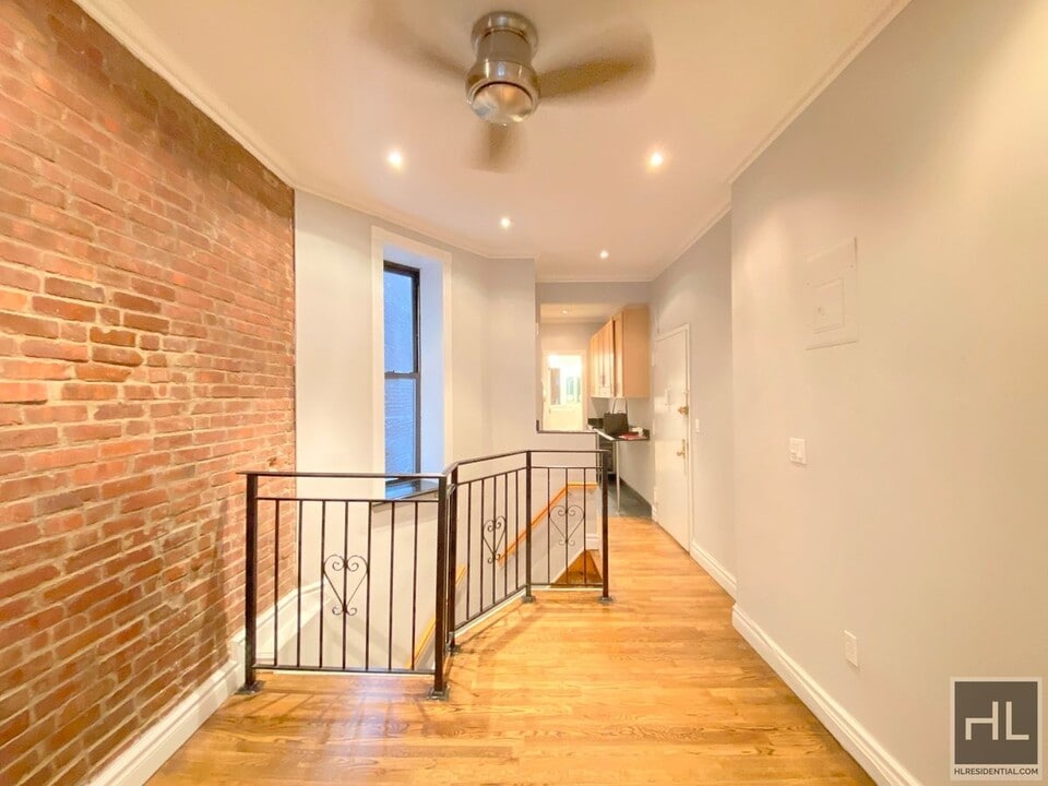 Barrow Street in New York, NY - Building Photo