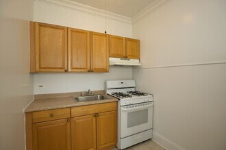 2704 N Sawyer Ave in Chicago, IL - Building Photo - Building Photo