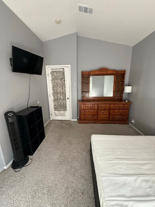 11520 Aberdeen Dr in Fontana, CA - Building Photo
