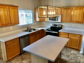 16213 Peachmont Dr in Cornelius, NC - Foto de edificio - Building Photo