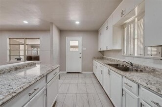 6748 Hialeah Dr in Dallas, TX - Building Photo - Building Photo