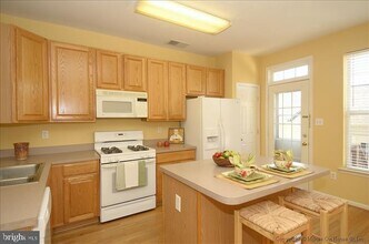 52 Golden Ash Way in Gaithersburg, MD - Building Photo - Building Photo