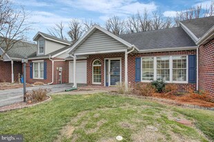 2314 Majestic Ct in Chambersburg, PA - Building Photo