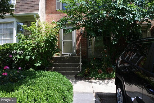 property at 2113 Kings Mill Ct