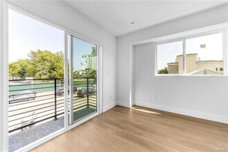 4453 Colfax Ave in Los Angeles, CA - Building Photo - Building Photo