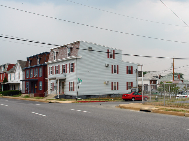 802 W Washington St in Hagerstown, MD - Building Photo - Building Photo