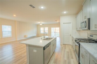 1060 Sunny Lk Dr in Lawrenceville, GA - Building Photo - Building Photo