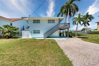 31 E Pelican St in Naples, FL - Foto de edificio - Building Photo