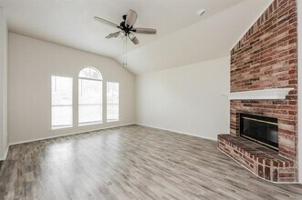 204 Meadowbrooke Dr in Cedar Hill, TX - Building Photo - Building Photo