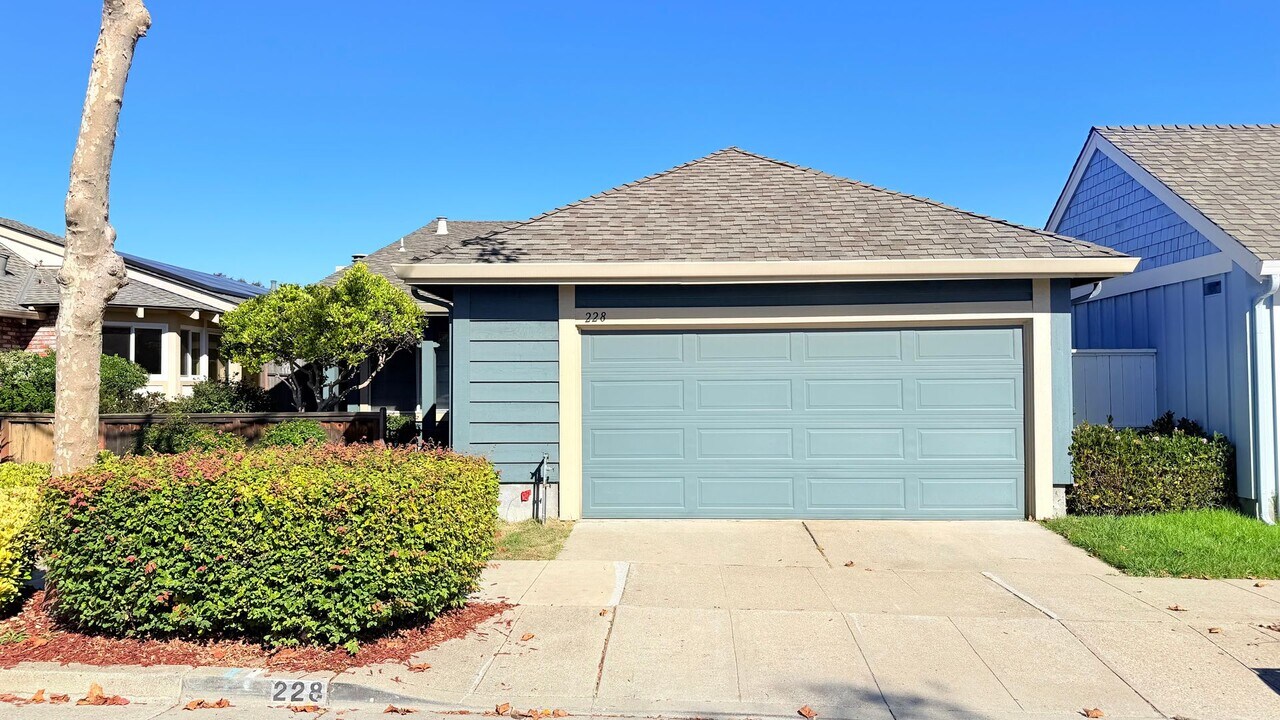 228 Puddingstone Rd in Alameda, CA - Building Photo
