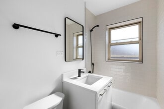 1555 W Hollywood Ave, Unit 53-204 in Chicago, IL - Building Photo - Building Photo