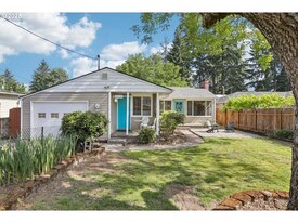 10925 NE Skidmore St in Portland, OR - Building Photo