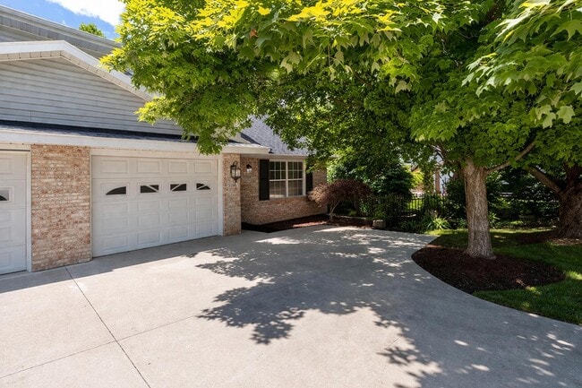 property at 5318 Godas Cir