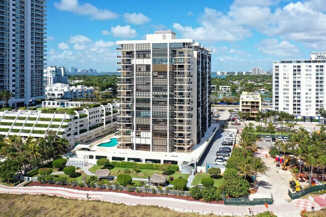 Mar Del Plata in Miami Beach, FL - Foto de edificio - Building Photo