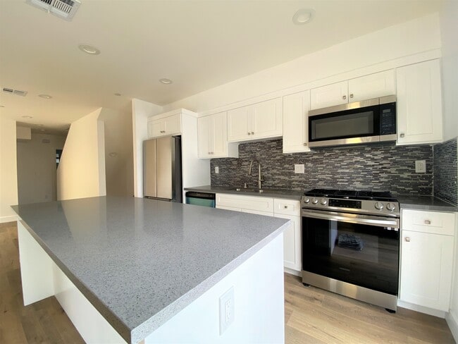 545 N Kingsley Dr in Los Angeles, CA - Foto de edificio - Building Photo