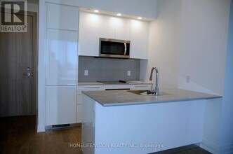 75 Canterbury Pl in Toronto, ON - Building Photo - Building Photo