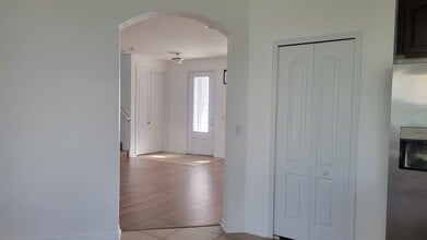 563 Blue Cypress Dr in Groveland, FL - Building Photo - Building Photo