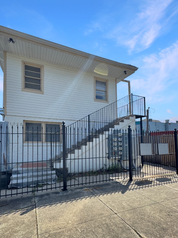 property at 1725 Dumaine St