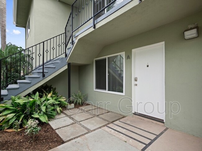271 16th Pl in Costa Mesa, CA - Foto de edificio - Building Photo