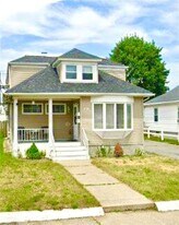 116 Warwick Rd in Pawtucket, RI - Building Photo