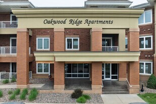Oakwood Ridge Apartments in Eau Claire, WI - Building Photo