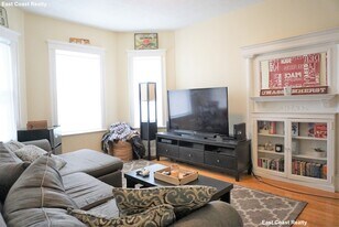 21 Roseclair St in Boston, MA - Building Photo