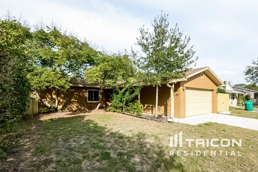 8511 91st Terrace in Seminole, FL - Building Photo