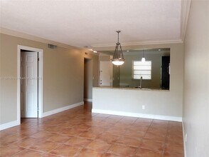 7701 Camino Real in Miami, FL - Building Photo - Building Photo