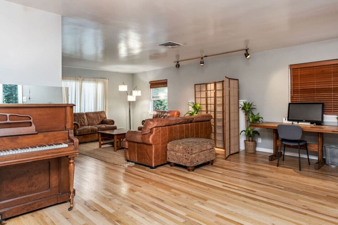 3410 S 2700 E in Salt Lake City, UT - Building Photo