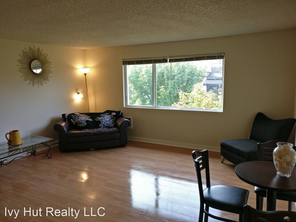 802 S 8th St in Tacoma, WA - Building Photo