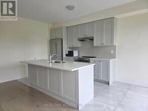 28 Hercules Clb Dr in Richmond Hill, ON - Building Photo - Building Photo