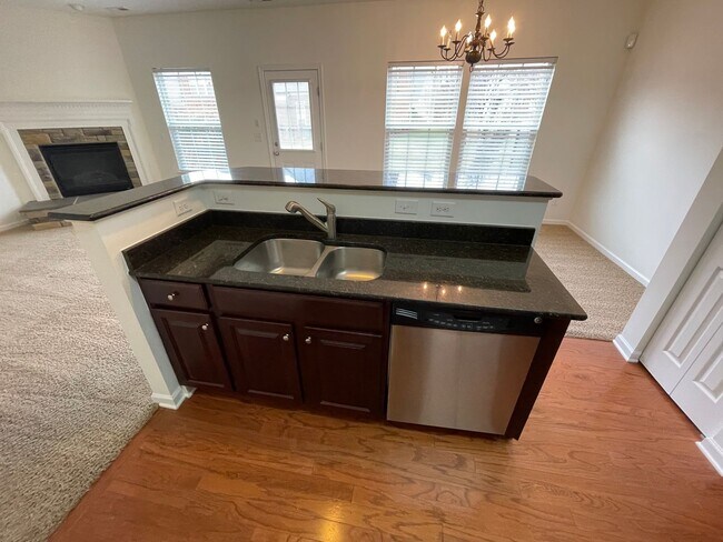 4710 Mt Royal Ln in Charlotte, NC - Building Photo - Building Photo