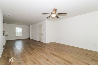 117 Stratton Ln in Jarrell, TX - Building Photo - Building Photo