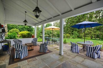 188 Orchard Ridge Rd in Chappaqua, NY - Building Photo - Building Photo