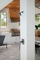 819 91st Ave N in Naples, FL - Building Photo