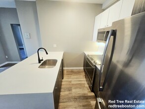 50 Green St, Unit 2 in Boston, MA - Foto de edificio - Building Photo