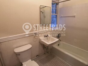 27 Park Dr in Boston, MA - Building Photo - Building Photo