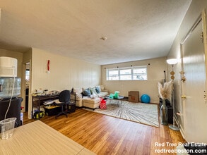 11 Hodges Ave in Quincy, MA - Building Photo - Building Photo