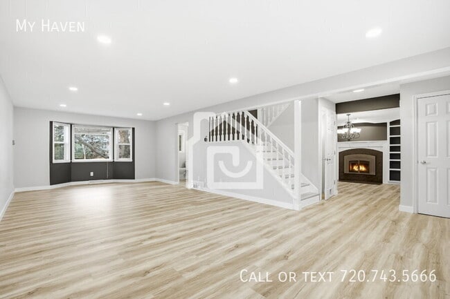 2351 S Garland St in Lakewood, CO - Foto de edificio - Building Photo